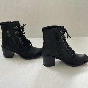 White Mountain black lace up boots
